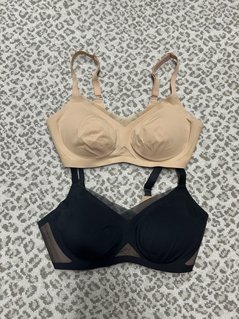 Honeylove Wireless Support Bras in Nude and Black size 34 B/C